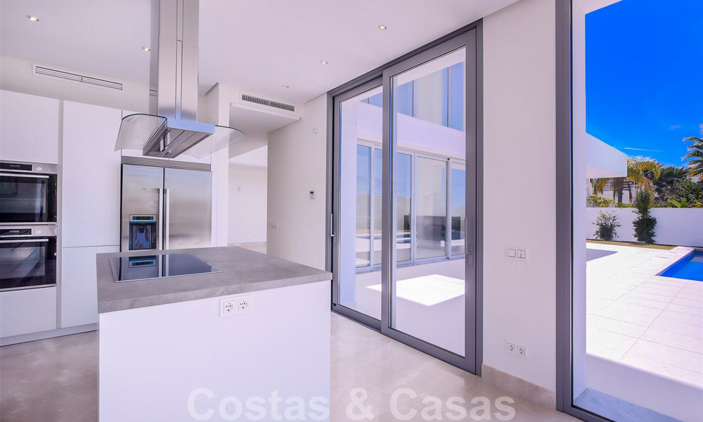 Prête à emménager, nouvelle villa de luxe moderne dans une résidence fermée à vendre à Marbella - Benahavis 35704