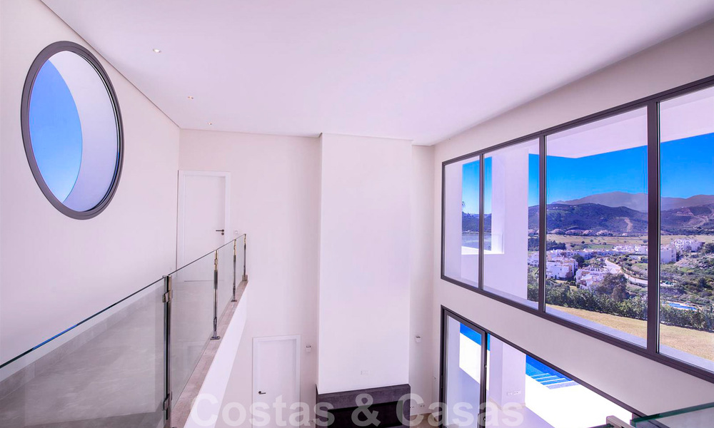 Prête à emménager, nouvelle villa de luxe moderne dans une résidence fermée à vendre à Marbella - Benahavis 35708