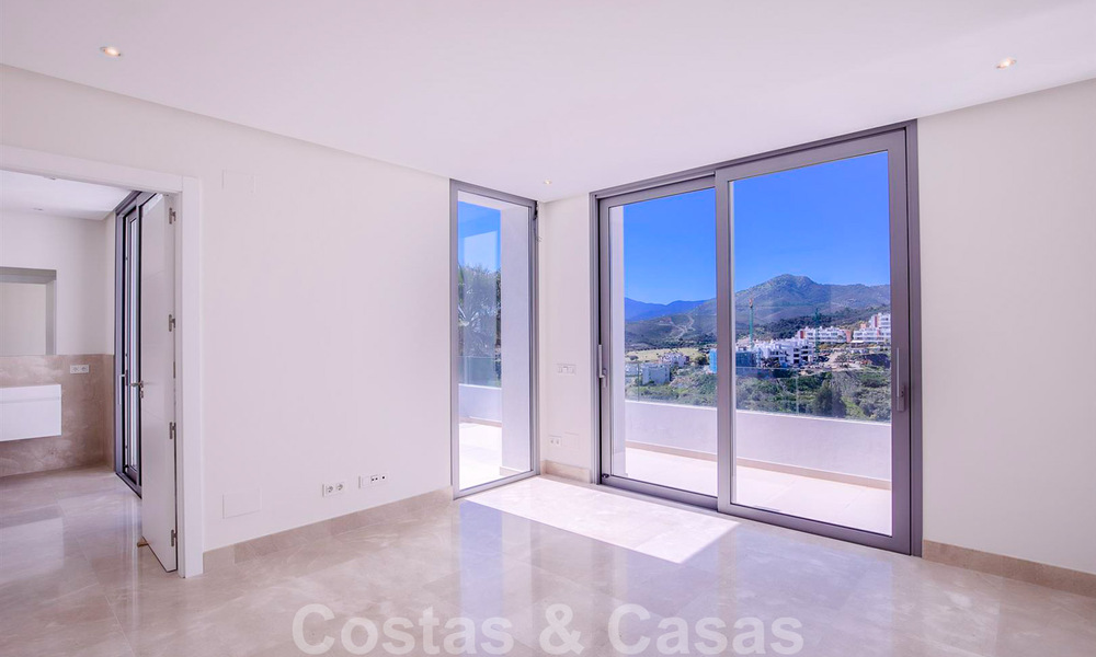 Prête à emménager, nouvelle villa de luxe moderne dans une résidence fermée à vendre à Marbella - Benahavis 35710