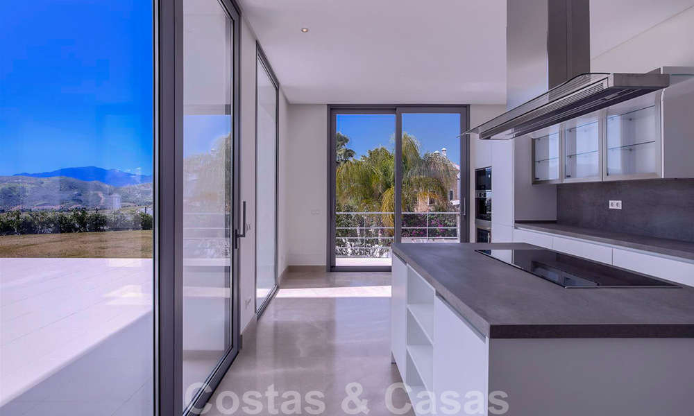 Prête à emménager, nouvelle villa de luxe moderne dans une résidence fermée à vendre à Marbella - Benahavis 35720