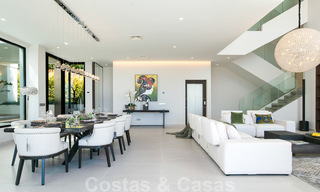 Prêt à emménager, nouvelle villa moderne à vendre avec vue sur la mer depuis tous les niveaux dans un complexe de golf cinq étoiles à Marbella - Benahavis 35727 