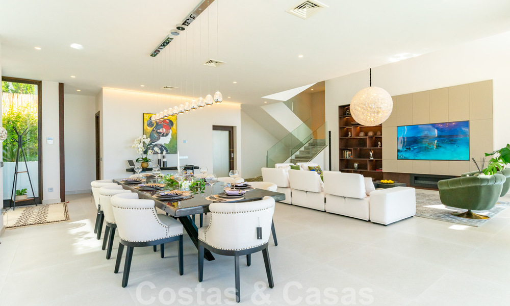 Prêt à emménager, nouvelle villa moderne à vendre avec vue sur la mer depuis tous les niveaux dans un complexe de golf cinq étoiles à Marbella - Benahavis 35729