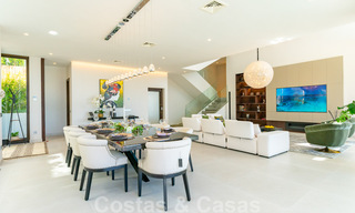 Prêt à emménager, nouvelle villa moderne à vendre avec vue sur la mer depuis tous les niveaux dans un complexe de golf cinq étoiles à Marbella - Benahavis 35729 
