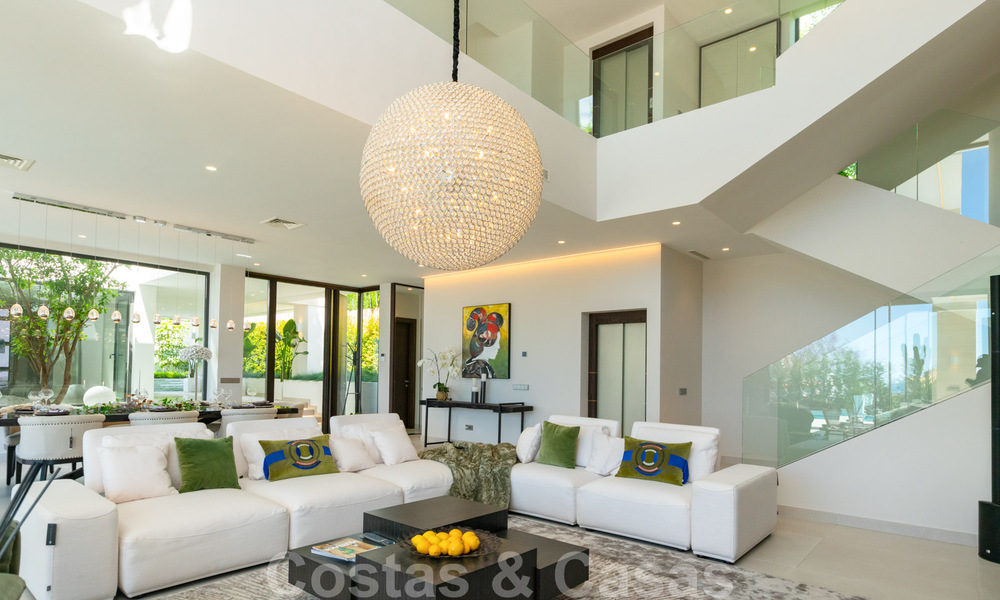 Prêt à emménager, nouvelle villa moderne à vendre avec vue sur la mer depuis tous les niveaux dans un complexe de golf cinq étoiles à Marbella - Benahavis 35734