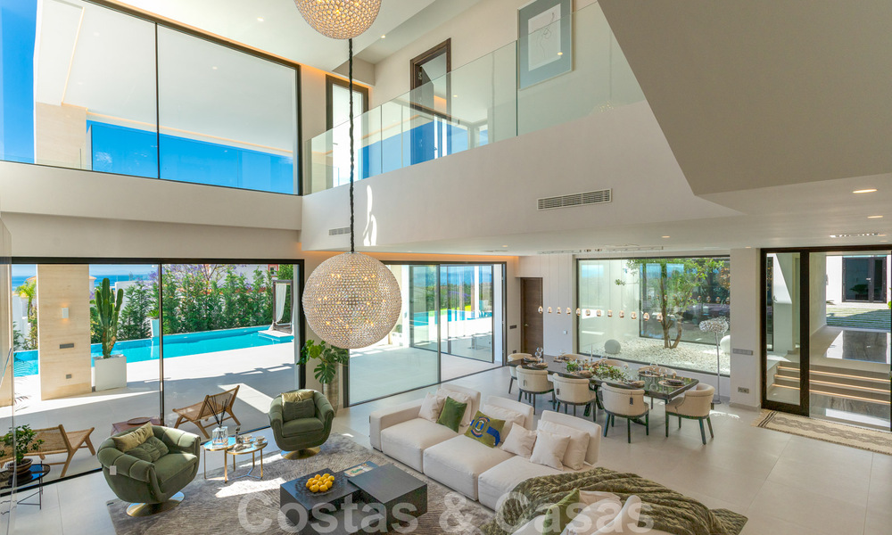Prêt à emménager, nouvelle villa moderne à vendre avec vue sur la mer depuis tous les niveaux dans un complexe de golf cinq étoiles à Marbella - Benahavis 35735