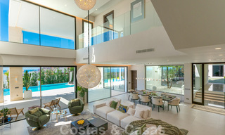 Prêt à emménager, nouvelle villa moderne à vendre avec vue sur la mer depuis tous les niveaux dans un complexe de golf cinq étoiles à Marbella - Benahavis 35735 