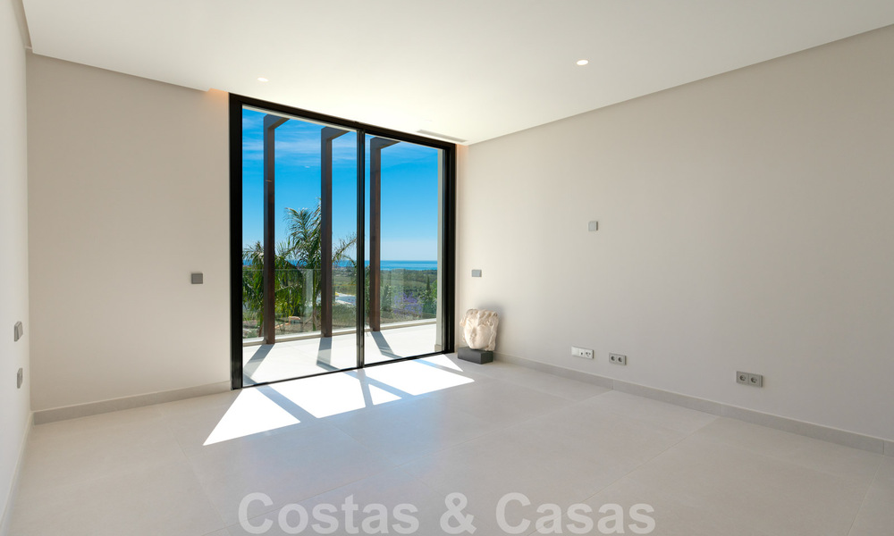 Prêt à emménager, nouvelle villa moderne à vendre avec vue sur la mer depuis tous les niveaux dans un complexe de golf cinq étoiles à Marbella - Benahavis 35736
