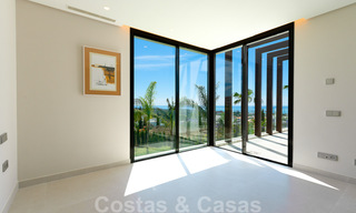 Prêt à emménager, nouvelle villa moderne à vendre avec vue sur la mer depuis tous les niveaux dans un complexe de golf cinq étoiles à Marbella - Benahavis 35738 