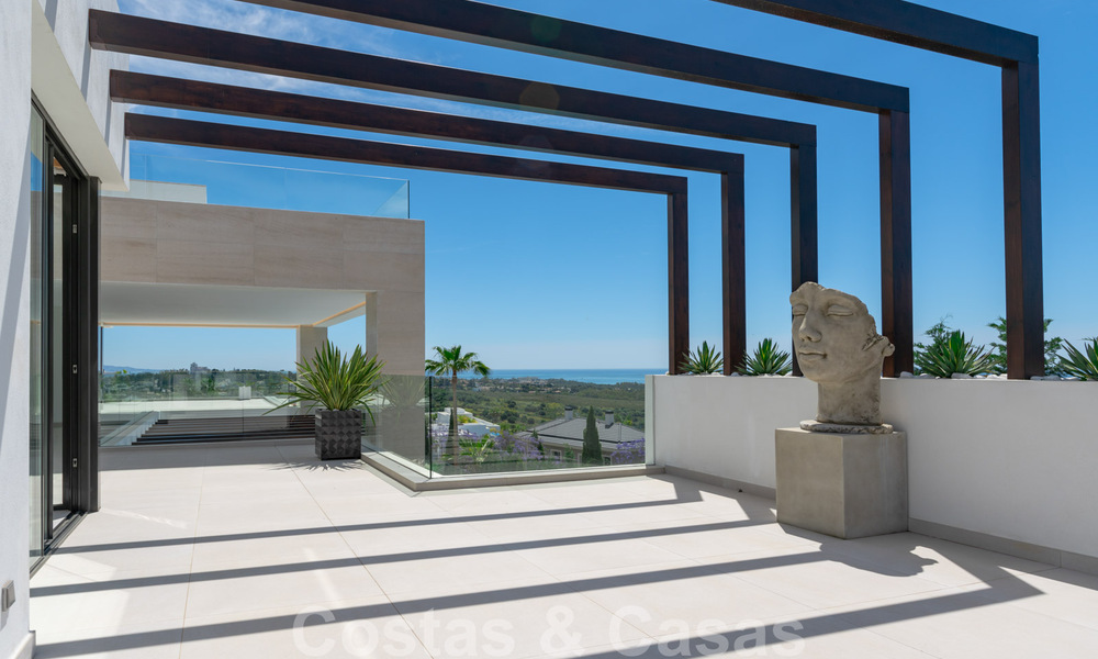 Prêt à emménager, nouvelle villa moderne à vendre avec vue sur la mer depuis tous les niveaux dans un complexe de golf cinq étoiles à Marbella - Benahavis 35749