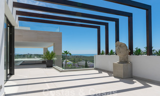 Prêt à emménager, nouvelle villa moderne à vendre avec vue sur la mer depuis tous les niveaux dans un complexe de golf cinq étoiles à Marbella - Benahavis 35749 