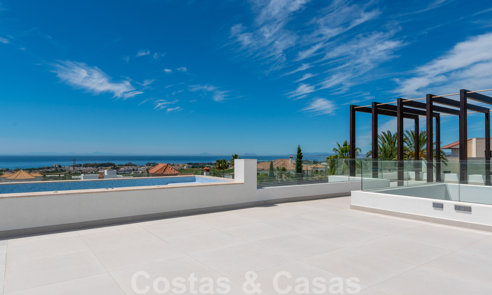 Prêt à emménager, nouvelle villa moderne à vendre avec vue sur la mer depuis tous les niveaux dans un complexe de golf cinq étoiles à Marbella - Benahavis 35751
