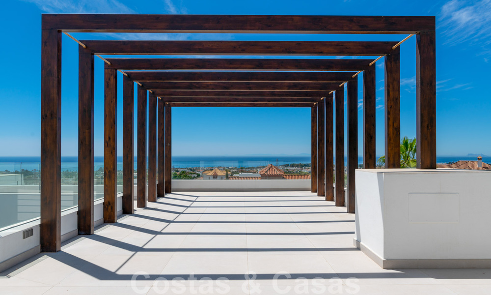 Prêt à emménager, nouvelle villa moderne à vendre avec vue sur la mer depuis tous les niveaux dans un complexe de golf cinq étoiles à Marbella - Benahavis 35752
