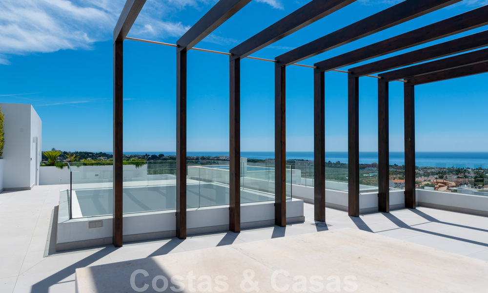 Prêt à emménager, nouvelle villa moderne à vendre avec vue sur la mer depuis tous les niveaux dans un complexe de golf cinq étoiles à Marbella - Benahavis 35753