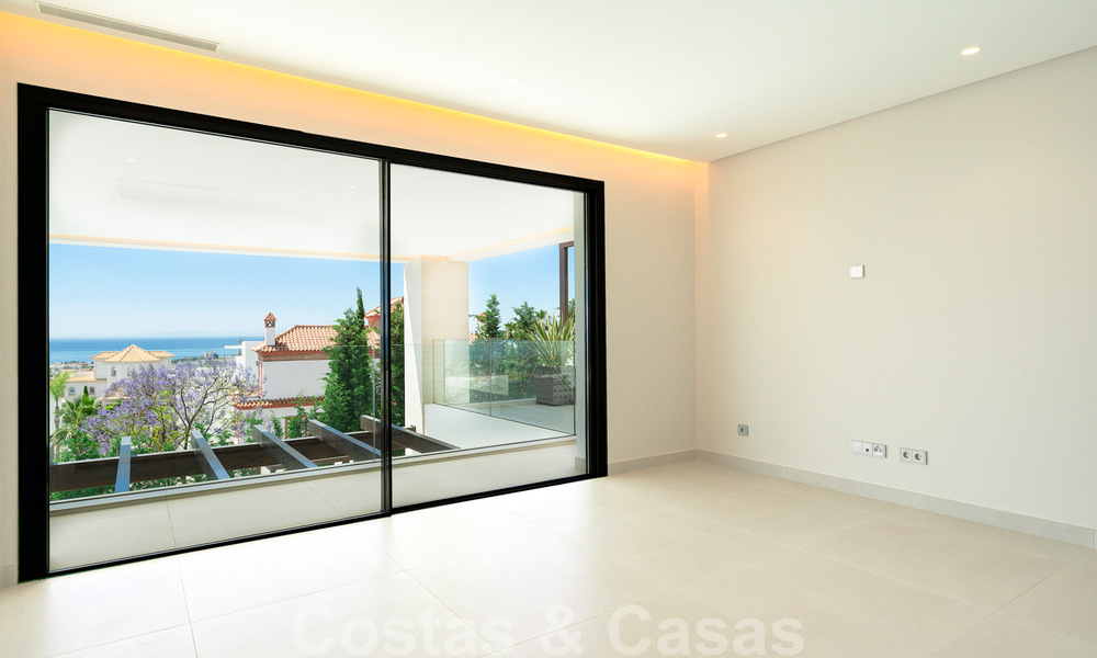 Prêt à emménager, nouvelle villa moderne à vendre avec vue sur la mer depuis tous les niveaux dans un complexe de golf cinq étoiles à Marbella - Benahavis 35754