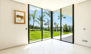 Prêt à emménager, nouvelle villa moderne à vendre avec vue sur la mer depuis tous les niveaux dans un complexe de golf cinq étoiles à Marbella - Benahavis 35756 