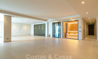 Prêt à emménager, nouvelle villa moderne à vendre avec vue sur la mer depuis tous les niveaux dans un complexe de golf cinq étoiles à Marbella - Benahavis 35757 
