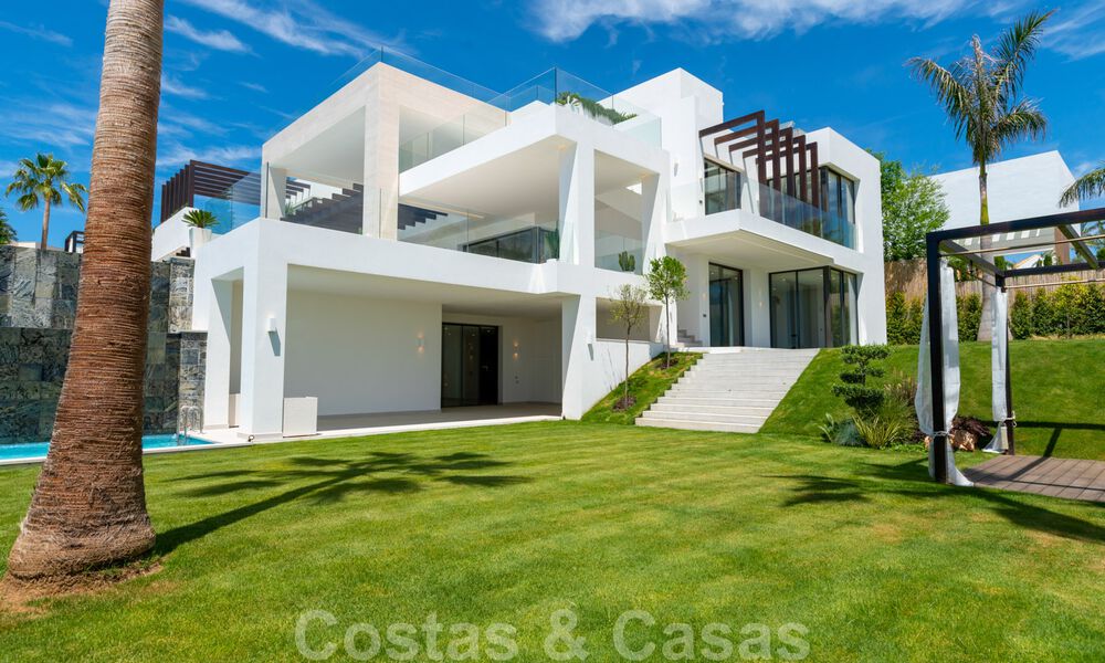 Prêt à emménager, nouvelle villa moderne à vendre avec vue sur la mer depuis tous les niveaux dans un complexe de golf cinq étoiles à Marbella - Benahavis 35761
