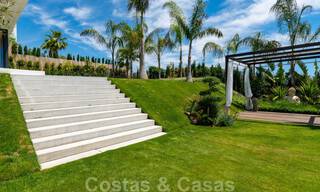 Prêt à emménager, nouvelle villa moderne à vendre avec vue sur la mer depuis tous les niveaux dans un complexe de golf cinq étoiles à Marbella - Benahavis 35762 
