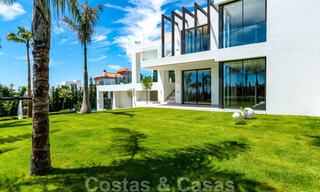 Prêt à emménager, nouvelle villa moderne à vendre avec vue sur la mer depuis tous les niveaux dans un complexe de golf cinq étoiles à Marbella - Benahavis 35763 