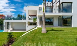 Prêt à emménager, nouvelle villa moderne à vendre avec vue sur la mer depuis tous les niveaux dans un complexe de golf cinq étoiles à Marbella - Benahavis 35764 
