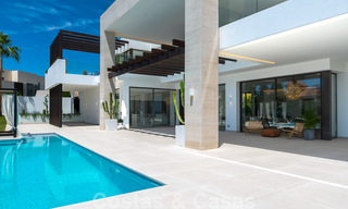 Prêt à emménager, nouvelle villa moderne à vendre avec vue sur la mer depuis tous les niveaux dans un complexe de golf cinq étoiles à Marbella - Benahavis 35766 