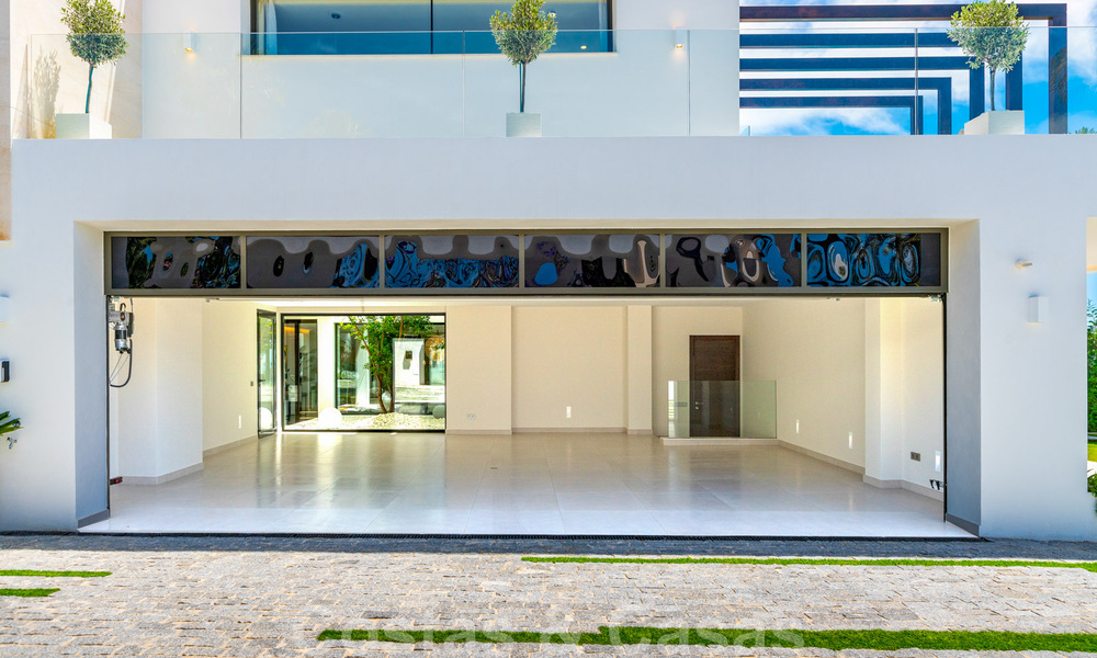Prêt à emménager, nouvelle villa moderne à vendre avec vue sur la mer depuis tous les niveaux dans un complexe de golf cinq étoiles à Marbella - Benahavis 35768