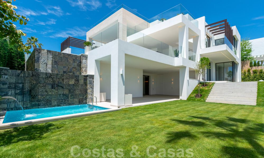 Prêt à emménager, nouvelle villa moderne à vendre avec vue sur la mer depuis tous les niveaux dans un complexe de golf cinq étoiles à Marbella - Benahavis 35771