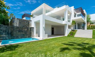 Prêt à emménager, nouvelle villa moderne à vendre avec vue sur la mer depuis tous les niveaux dans un complexe de golf cinq étoiles à Marbella - Benahavis 35771 