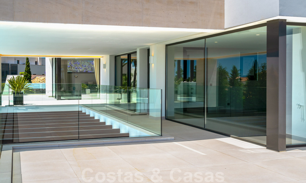Prêt à emménager, nouvelle villa moderne à vendre avec vue sur la mer depuis tous les niveaux dans un complexe de golf cinq étoiles à Marbella - Benahavis 35774