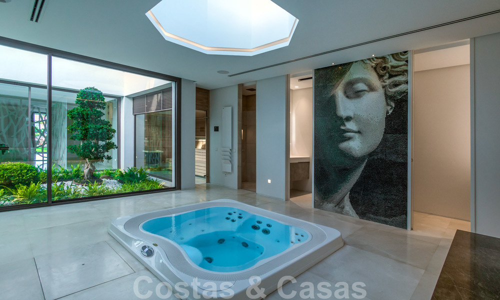 Prêt à emménager, villa moderne, super luxueuse à vendre avec vue imprenable dans une urbanisation de golf à Marbella - Benahavis 35843
