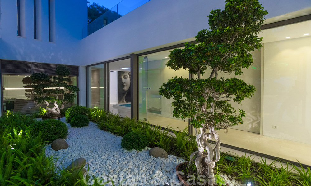 Prêt à emménager, villa moderne, super luxueuse à vendre avec vue imprenable dans une urbanisation de golf à Marbella - Benahavis 35844