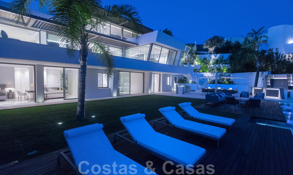 Prêt à emménager, villa moderne, super luxueuse à vendre avec vue imprenable dans une urbanisation de golf à Marbella - Benahavis 35845