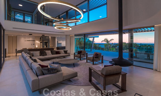 Prêt à emménager, villa moderne, super luxueuse à vendre avec vue imprenable dans une urbanisation de golf à Marbella - Benahavis 35852 