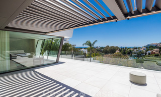 Prêt à emménager, villa moderne, super luxueuse à vendre avec vue imprenable dans une urbanisation de golf à Marbella - Benahavis 35858 