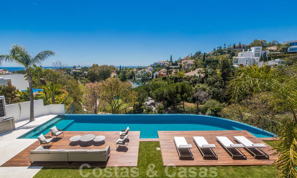 Prêt à emménager, villa moderne, super luxueuse à vendre avec vue imprenable dans une urbanisation de golf à Marbella - Benahavis 35861