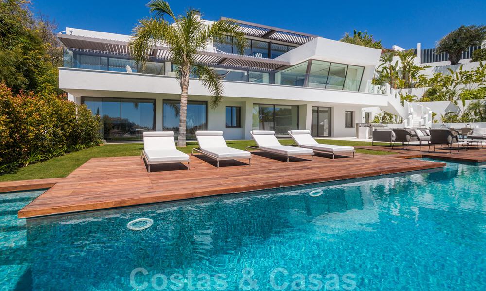 Prêt à emménager, villa moderne, super luxueuse à vendre avec vue imprenable dans une urbanisation de golf à Marbella - Benahavis 35862