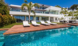 Prêt à emménager, villa moderne, super luxueuse à vendre avec vue imprenable dans une urbanisation de golf à Marbella - Benahavis 35862 