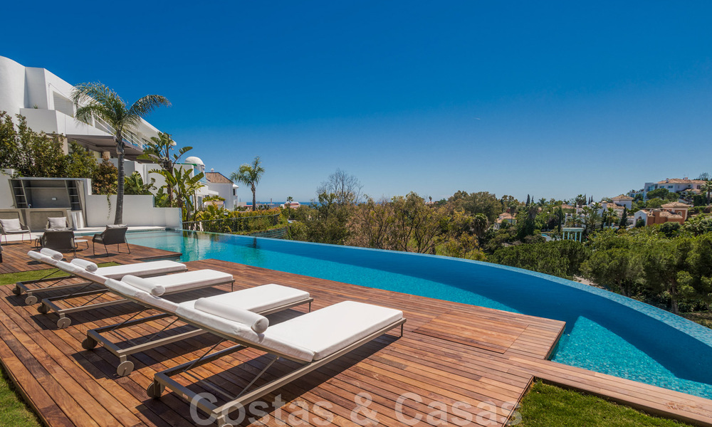 Prêt à emménager, villa moderne, super luxueuse à vendre avec vue imprenable dans une urbanisation de golf à Marbella - Benahavis 35863