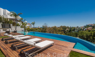 Prêt à emménager, villa moderne, super luxueuse à vendre avec vue imprenable dans une urbanisation de golf à Marbella - Benahavis 35863 