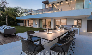 Prêt à emménager, villa moderne, super luxueuse à vendre avec vue imprenable dans une urbanisation de golf à Marbella - Benahavis 35865 