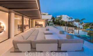 Prêt à emménager, villa moderne, super luxueuse à vendre avec vue imprenable dans une urbanisation de golf à Marbella - Benahavis 35871 