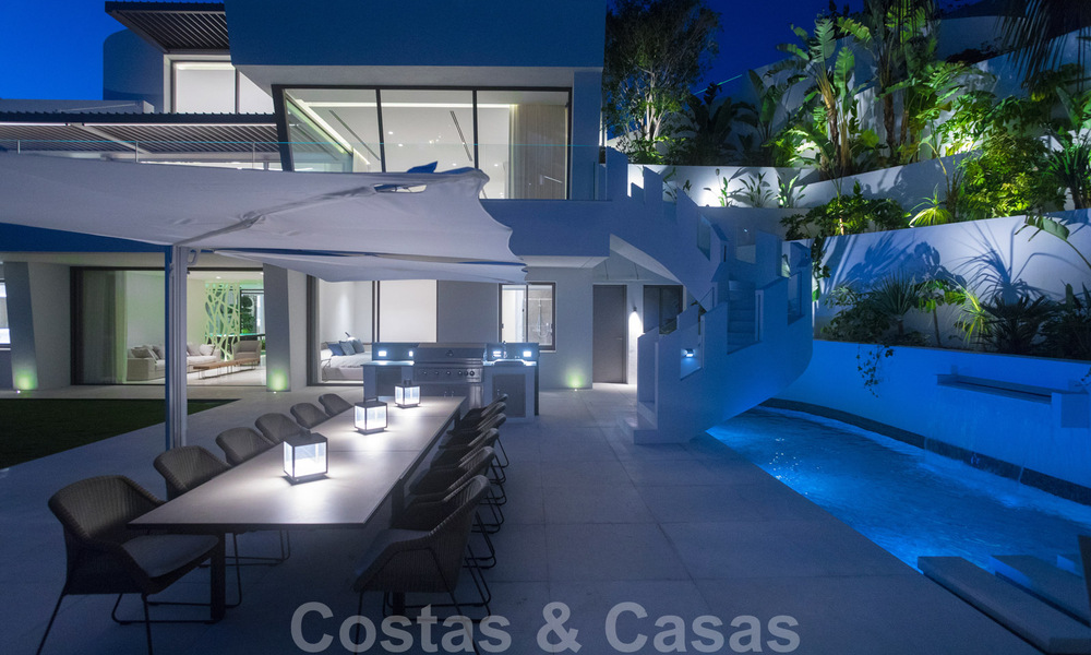 Prêt à emménager, villa moderne, super luxueuse à vendre avec vue imprenable dans une urbanisation de golf à Marbella - Benahavis 35876