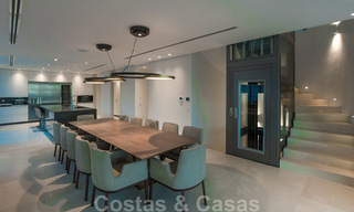 Prêt à emménager, villa moderne, super luxueuse à vendre avec vue imprenable dans une urbanisation de golf à Marbella - Benahavis 35882 