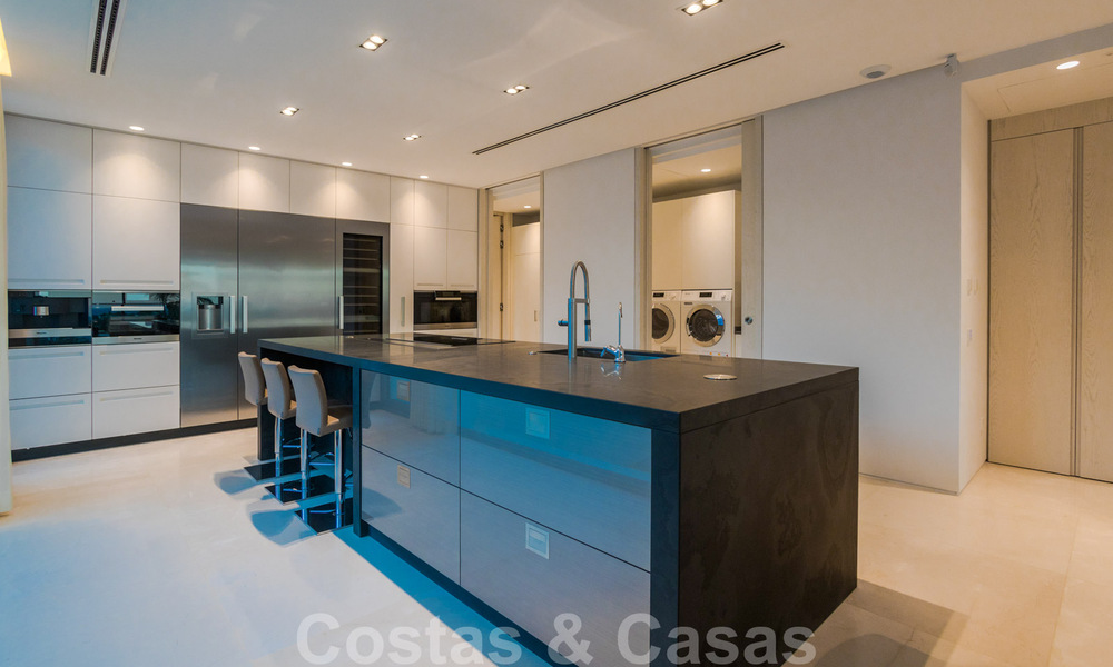 Prêt à emménager, villa moderne, super luxueuse à vendre avec vue imprenable dans une urbanisation de golf à Marbella - Benahavis 35885