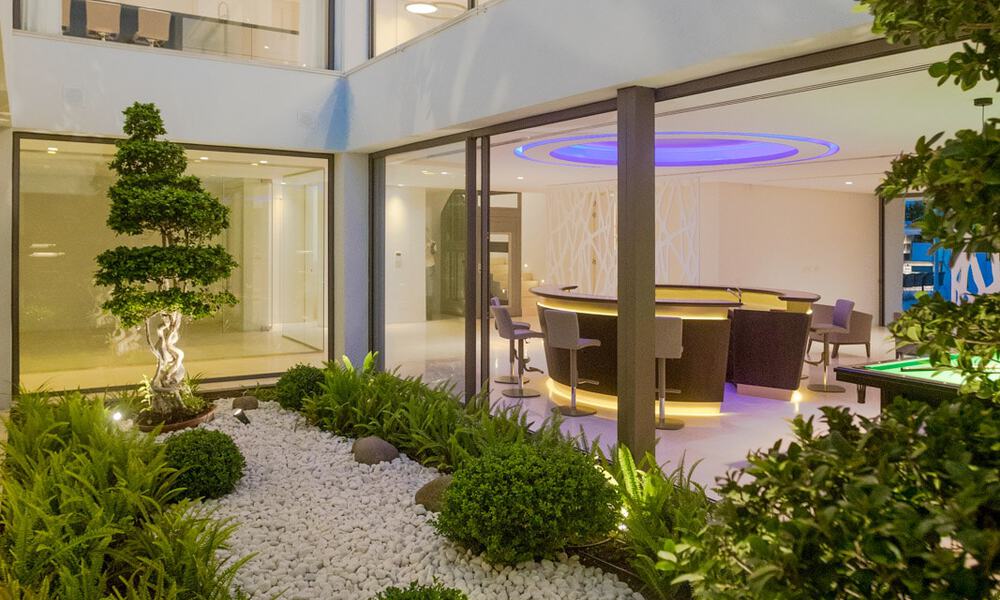 Prêt à emménager, villa moderne, super luxueuse à vendre avec vue imprenable dans une urbanisation de golf à Marbella - Benahavis 35890
