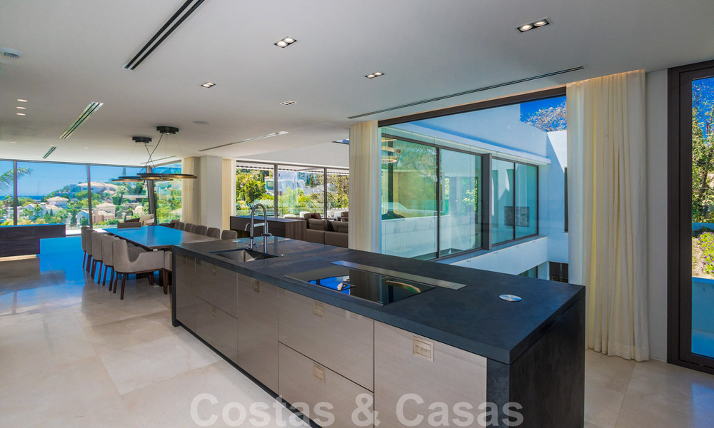 Prêt à emménager, villa moderne, super luxueuse à vendre avec vue imprenable dans une urbanisation de golf à Marbella - Benahavis 35893