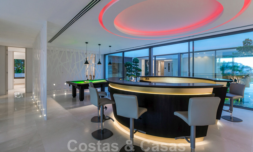 Prêt à emménager, villa moderne, super luxueuse à vendre avec vue imprenable dans une urbanisation de golf à Marbella - Benahavis 35900