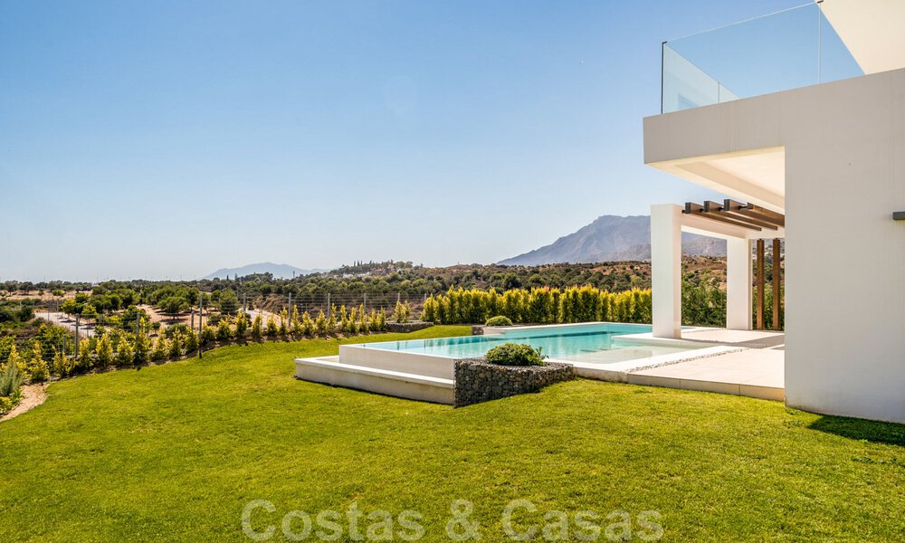 Villa de golf contemporaine à vendre avec des vues magnifiques à Marbella Est 36012