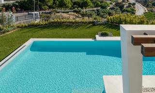 Villa de golf contemporaine à vendre avec des vues magnifiques à Marbella Est 36033 