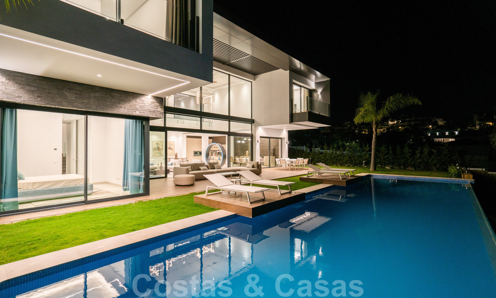 Prête à emménager, toute nouvelle villa moderne et design avec vue imprenable à vendre à Marbella - Benahavis 36046